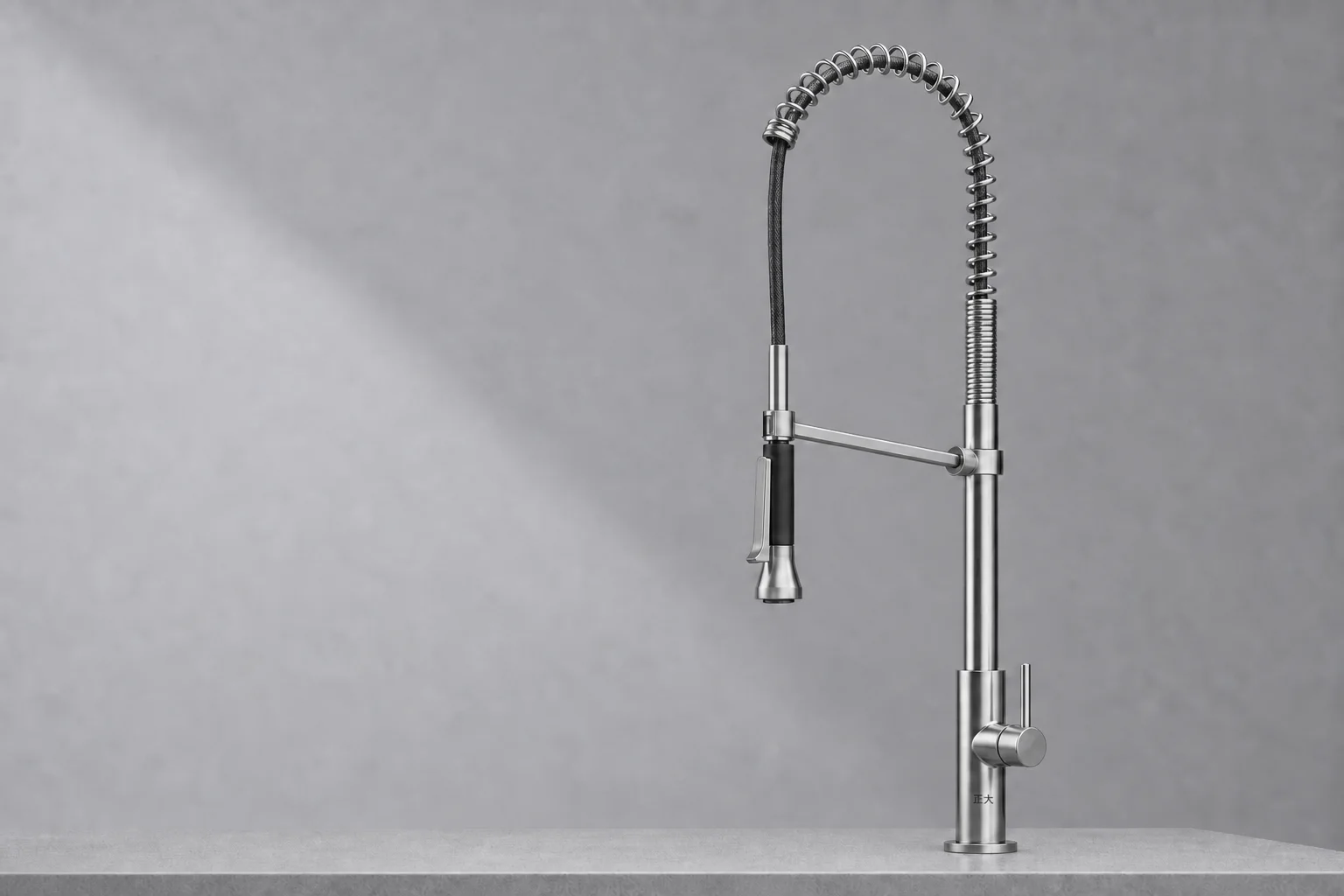 带正大文字蚀刻的餐流商用预冲洗龙头产品图 / Commercial Pre-rinse Faucet by Zhengda.